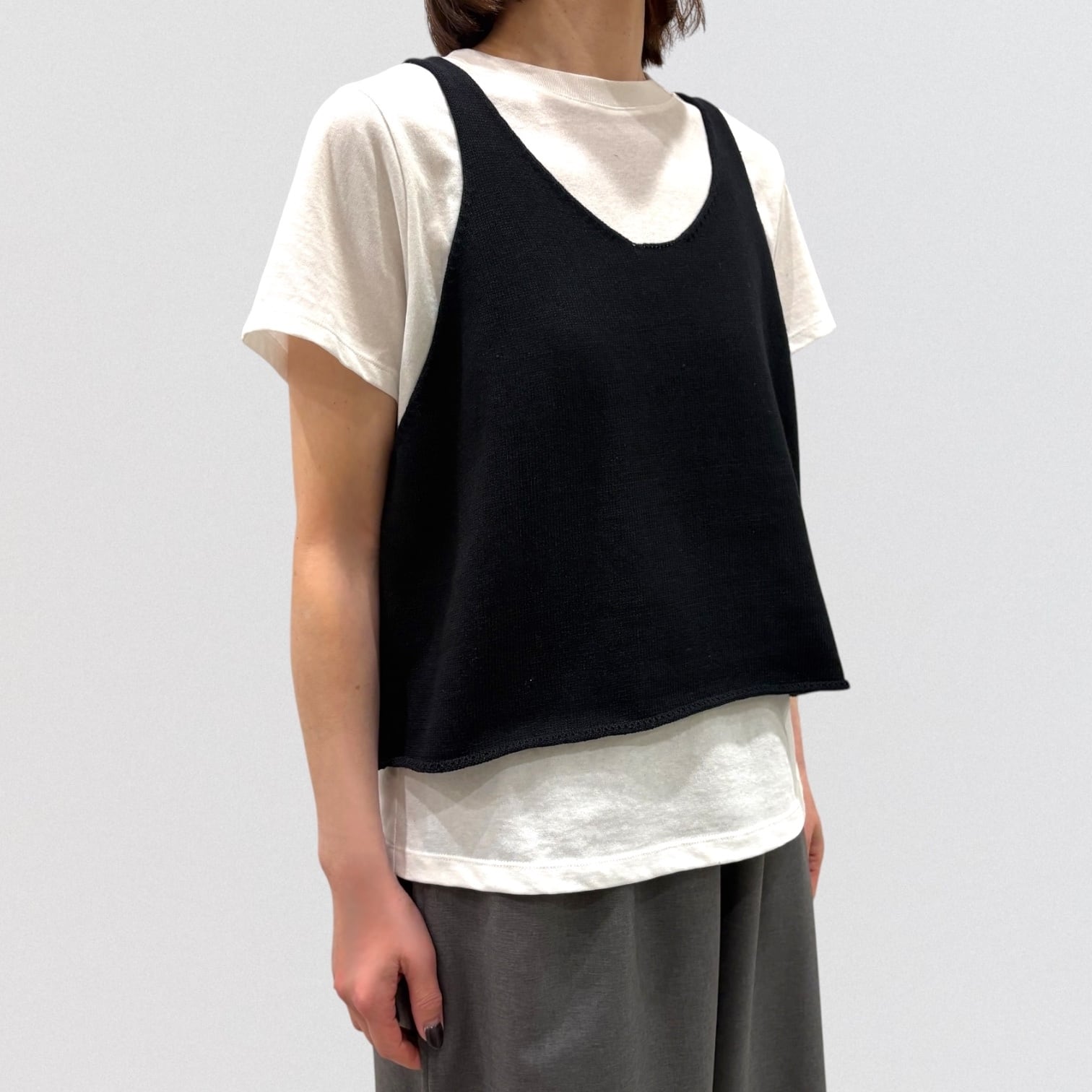 mizuiro ind U neck short vest | CoCo Cuore