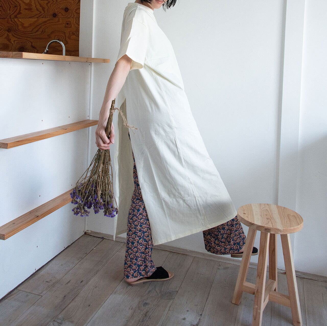 バックスリットカットロングワンピース