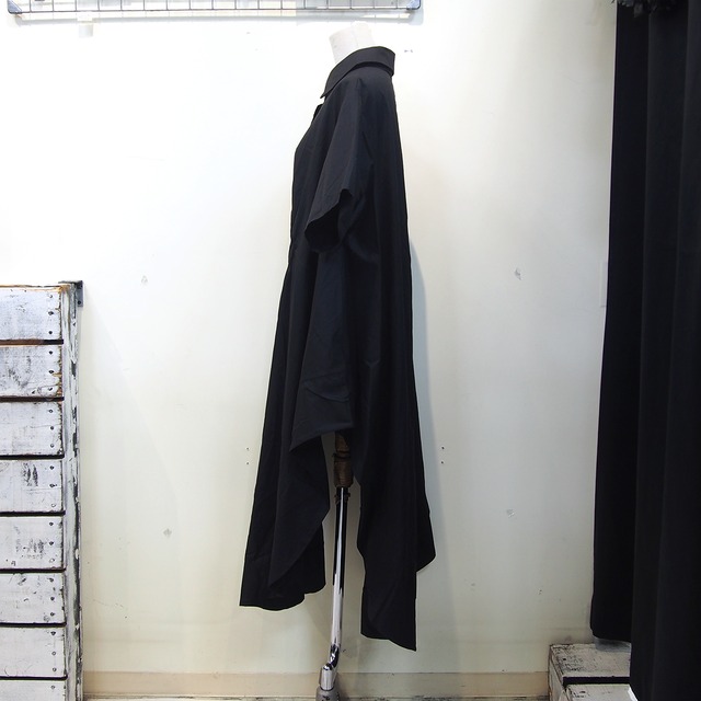 最終プライス No 552 タック切替プルオーバーワンピース Glimmer 黒を基調とした モードスタイルを中心に取り扱うブランド 最終プライス No 552 タック切替プルオーバーワンピース Glimmer 黒を基調とした モードスタイルを中心に取り扱うブランド