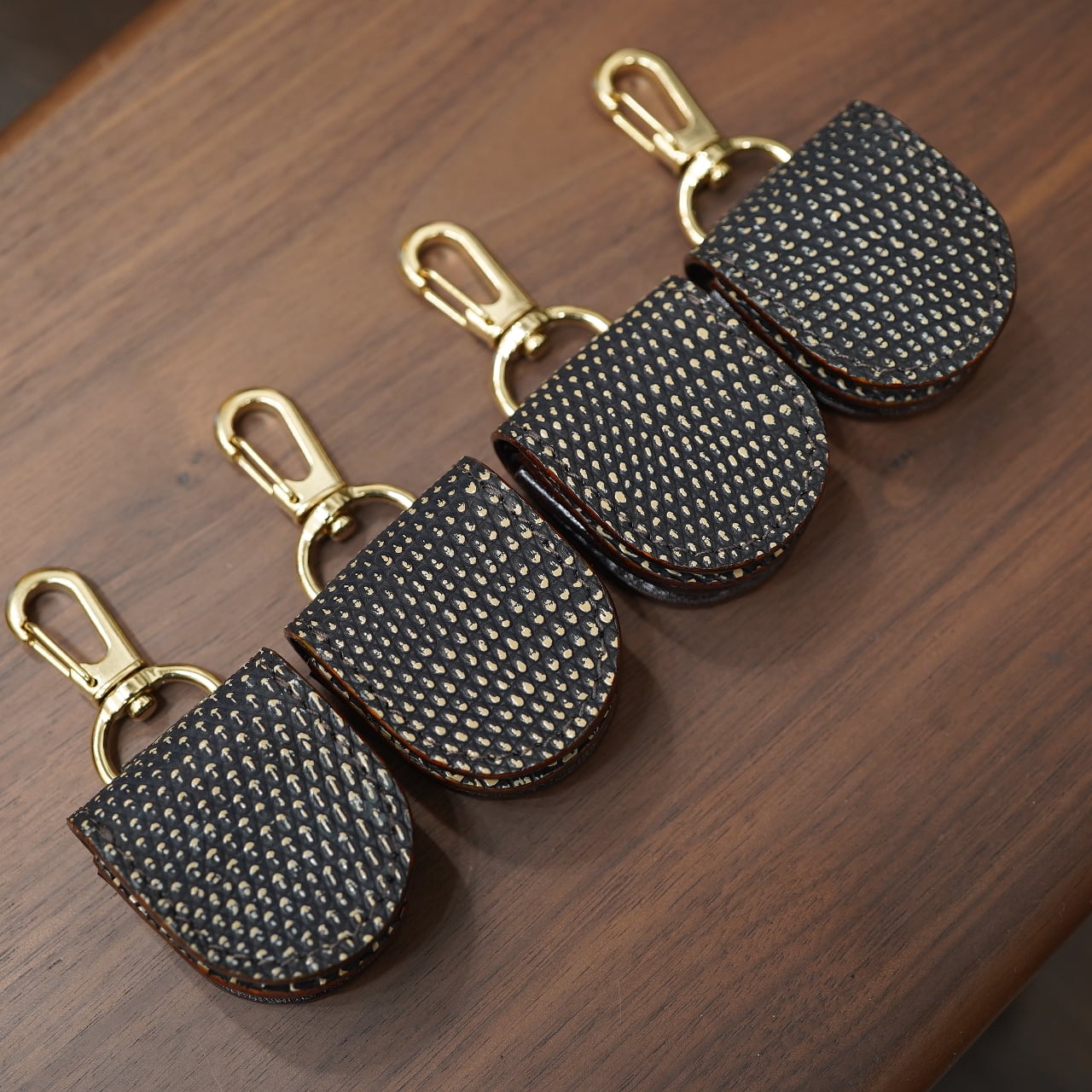 11DROPS 多機能ミニケース サム THUMB 白漆リザード・サドルプルアップ