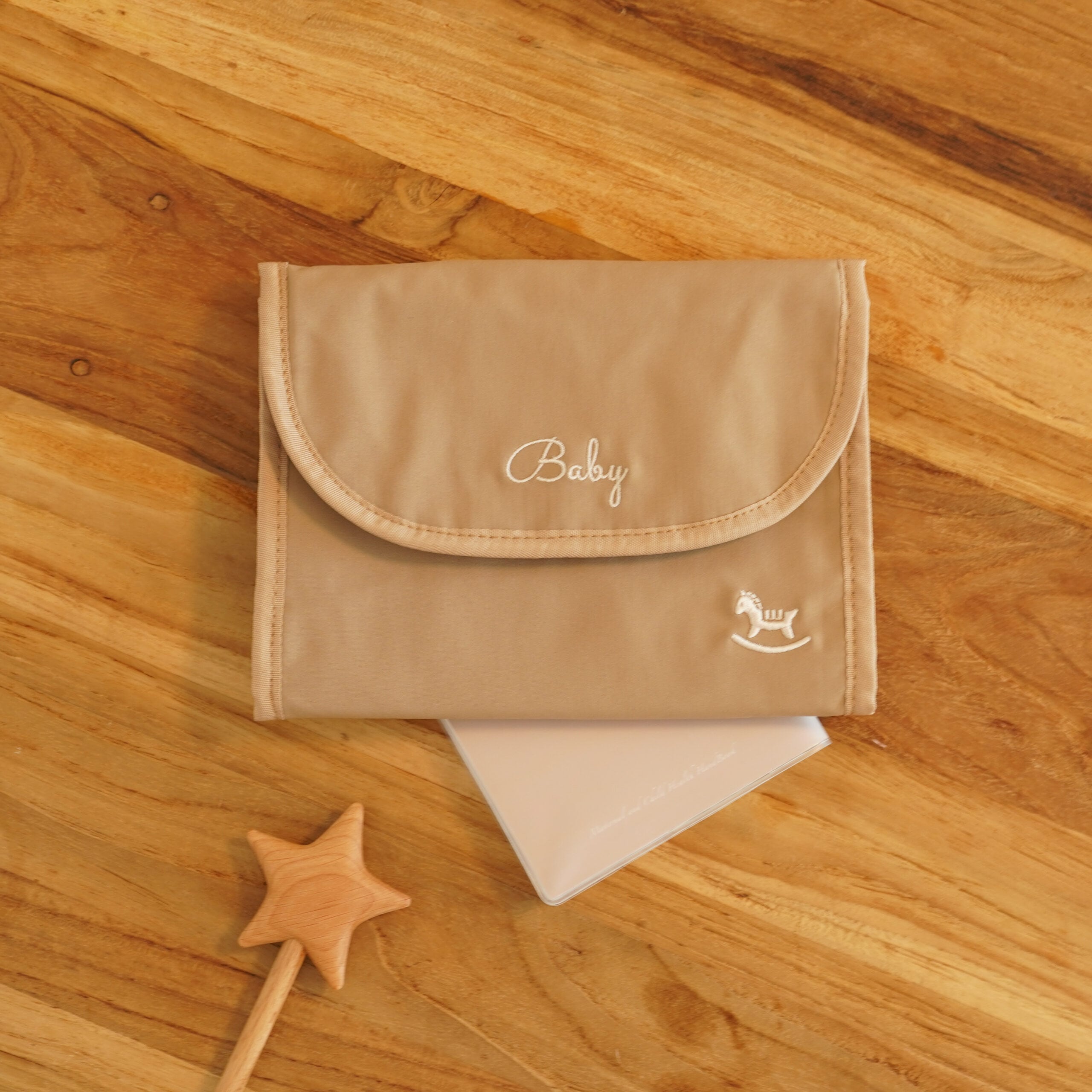 フェイラー馬と蹄鉄デザイン 母子手帳ケース 母子手帳ケース【ベージュ