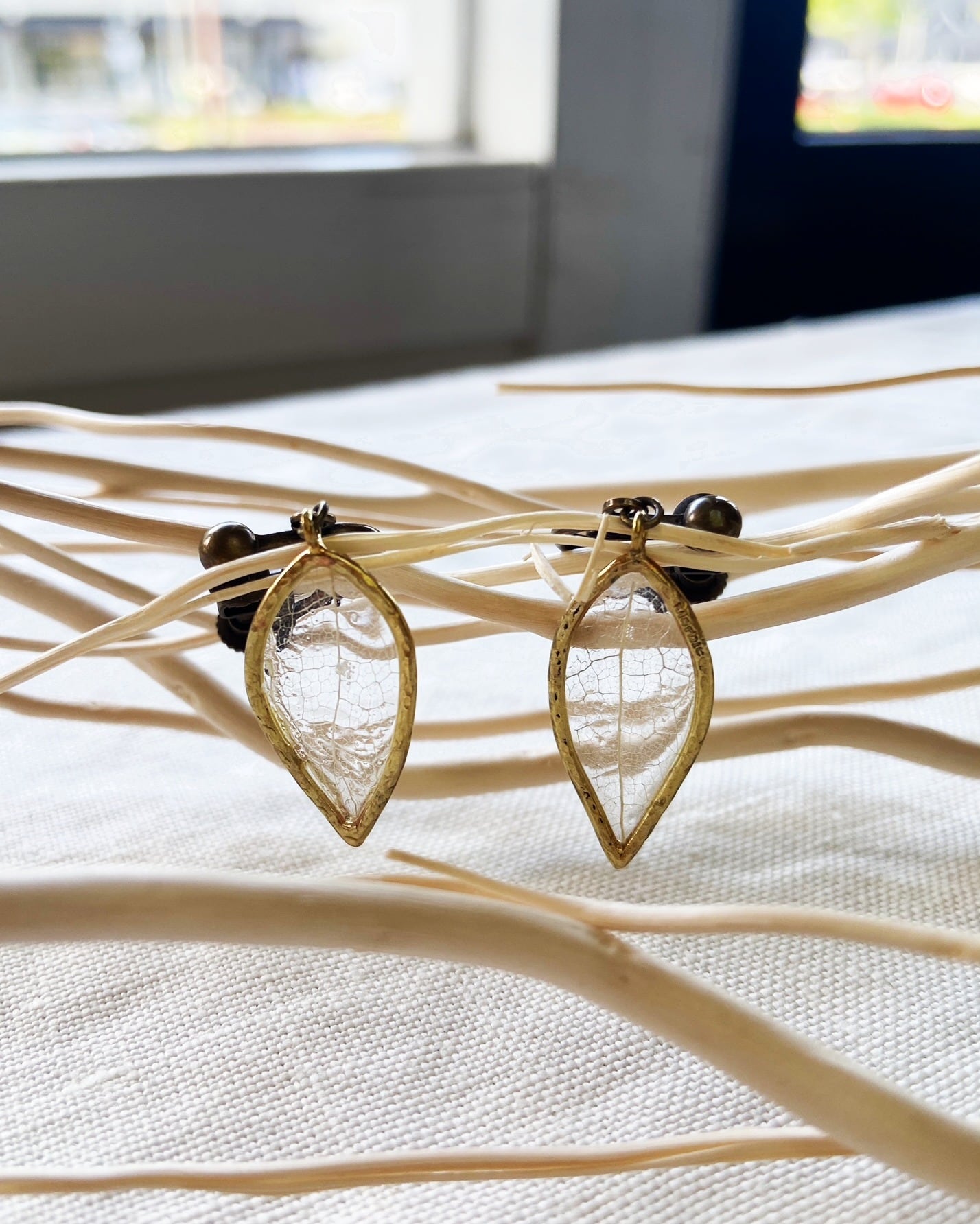art jewelry marble 葉っぱイヤリング