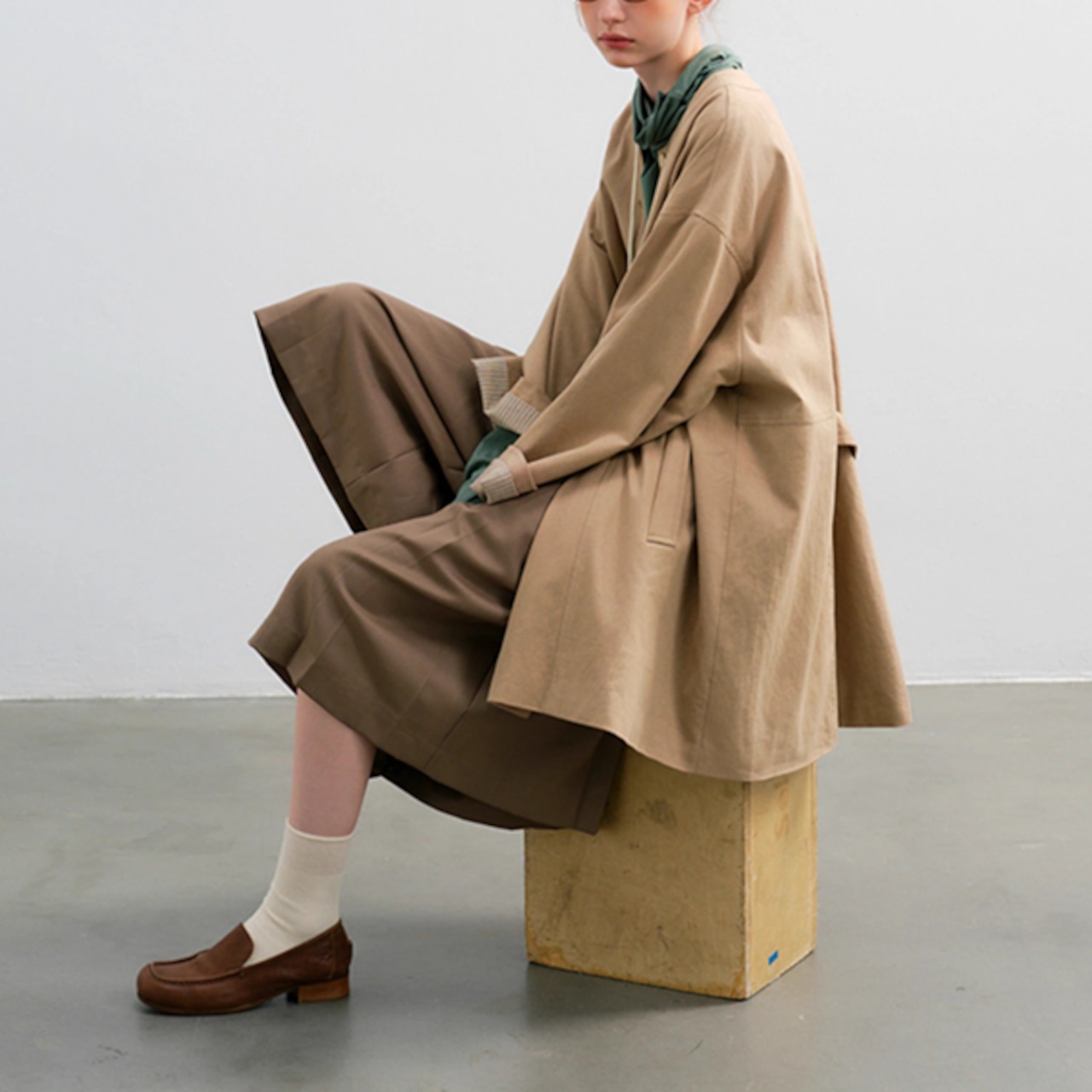 ストライプを忍ばせた秋の余韻コート 《P0257》