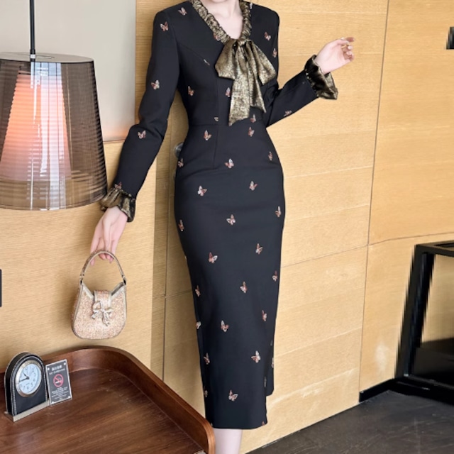 【送料無料】 ロングドレス 衣装 ペンシルスカート 蝶々柄 バタフライ Vネック リボン エレガント 可愛い 大人可愛い きれいめ シンプル カジュアル シック コンサバ 華やか 大人 上品 おしゃれ お洒落 主役級 こなれ感 高見え 高級感 オールシーズン シーズンレス 30代 40代 レディース 女性用 お呼ばれ 結婚式 二次会 パーティ 演奏会 ファッション 体型カバー 美脚 脚長 定番 垢抜け 存在感 ブラック 大人カラー バイカラー リボン モノトーン