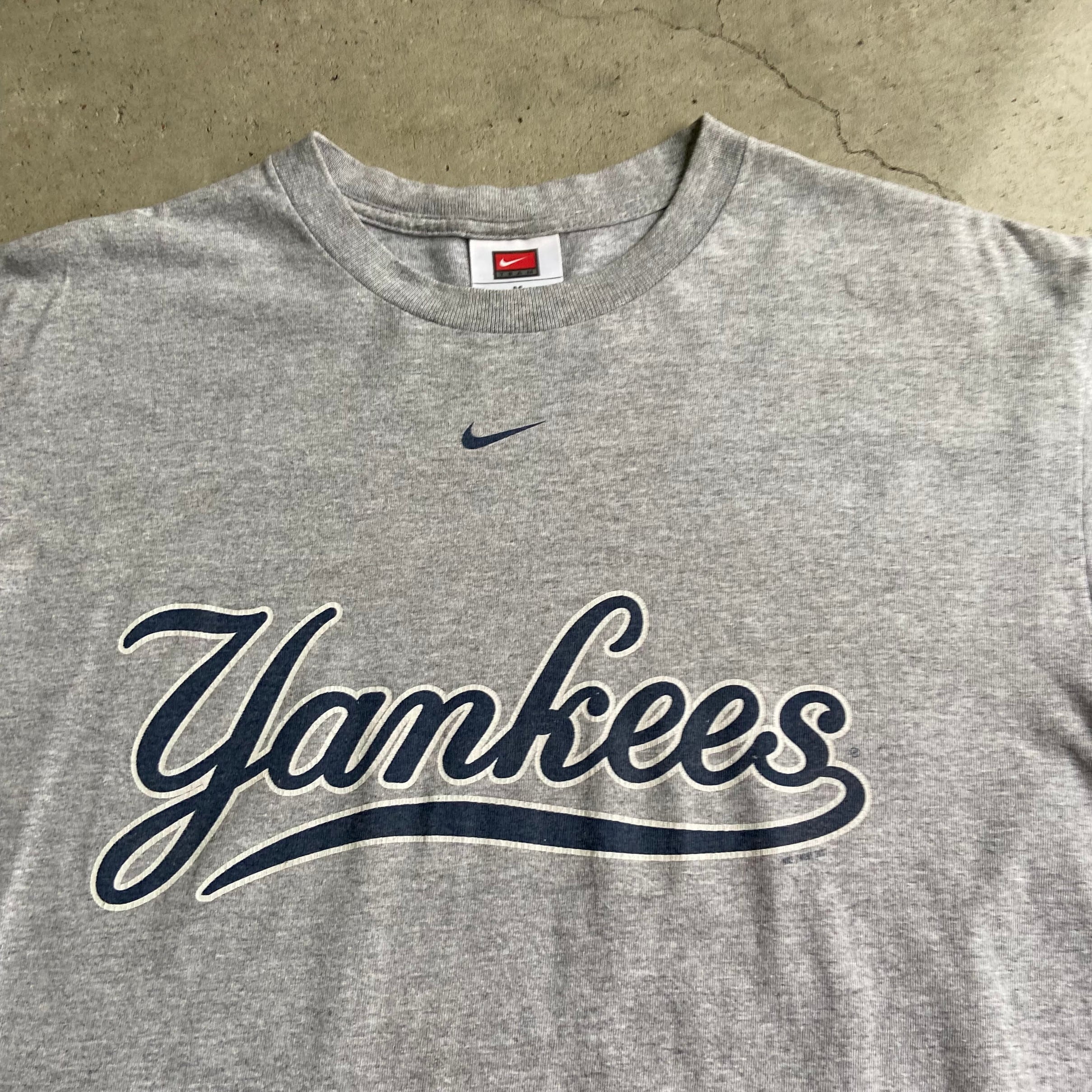 00年代 NIKE TEAM ナイキ MLB ニューヨーク・ヤンキース チームロゴプリントTシャツ メンズM 古着 00s ヴィンテージ ビンテージ  メジャーリーグ NEWYORK YANKEES ネイビー グレー 袖ロゴ【Tシャツ】【CS2209-50】 | cave 古着屋【公式】古着通販サイト