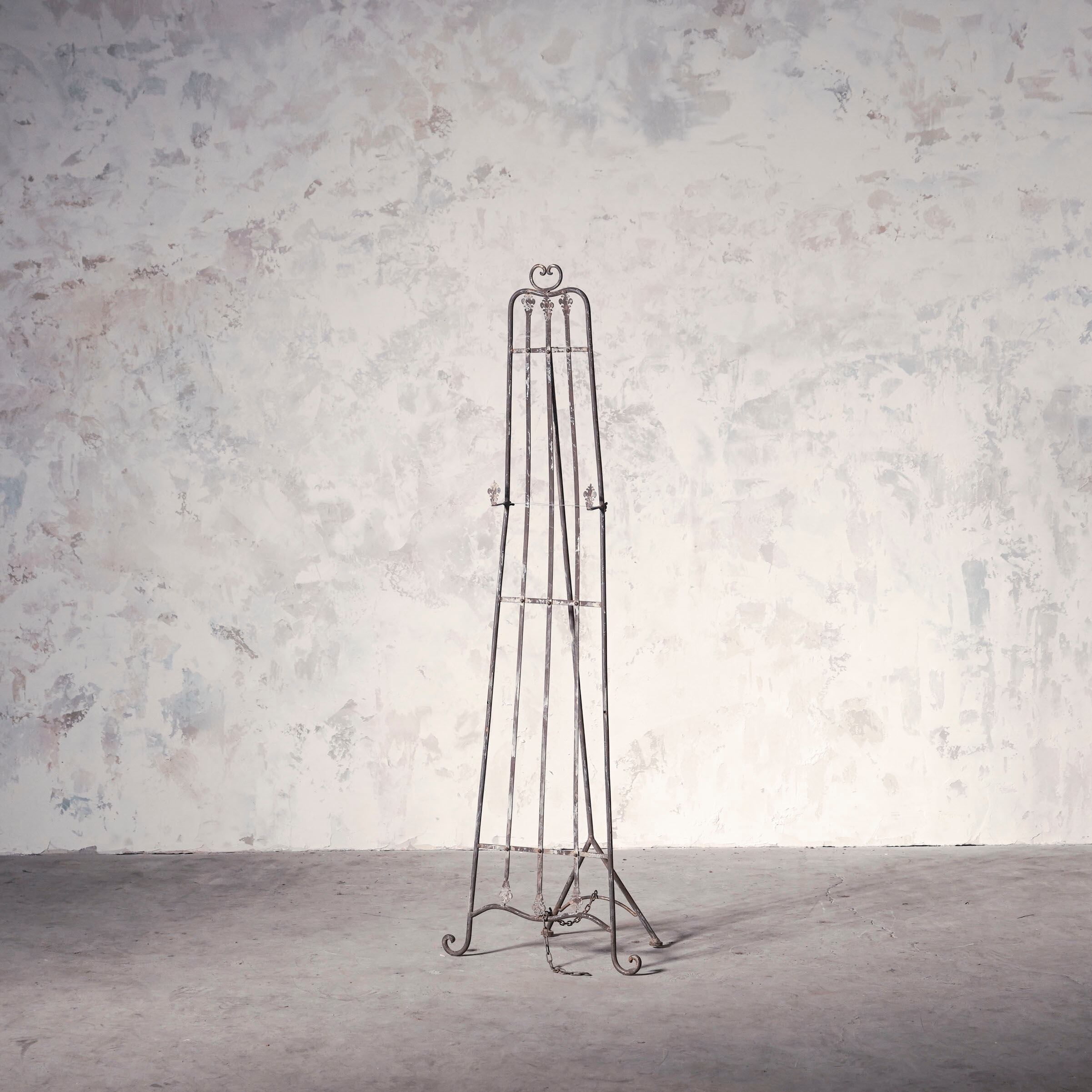 イーゼル/アンティークアイアンイーゼルスタンド/フレンチアンティーク/空間装飾/ディスプレイ