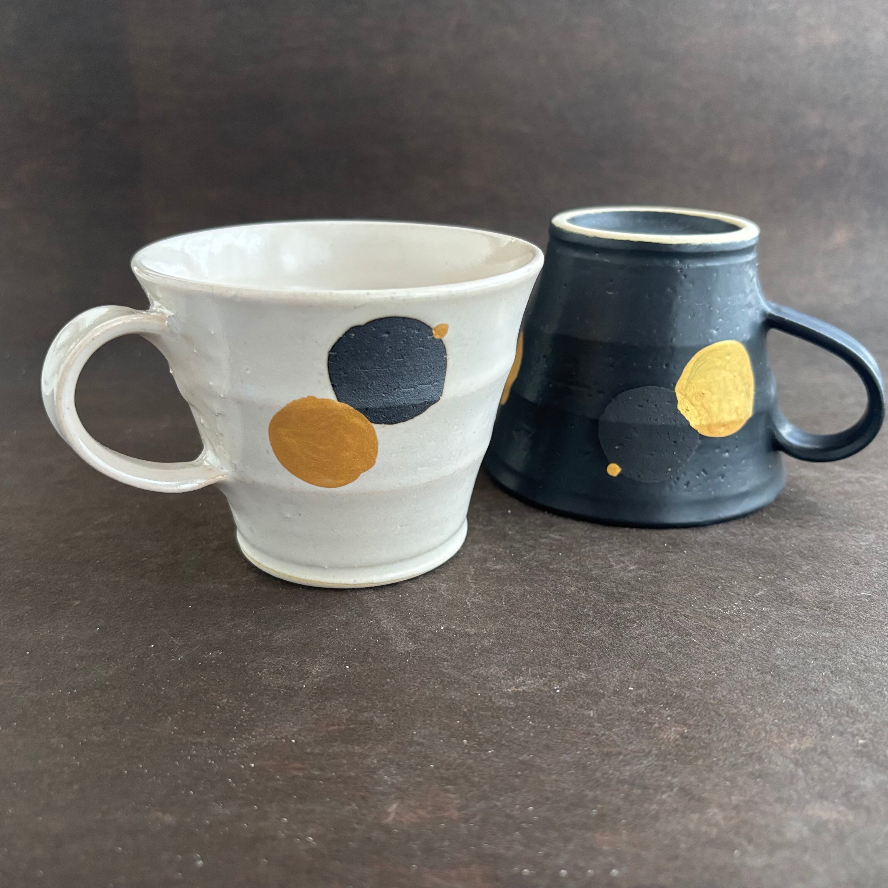 金彩お月マグカップ　白と黒