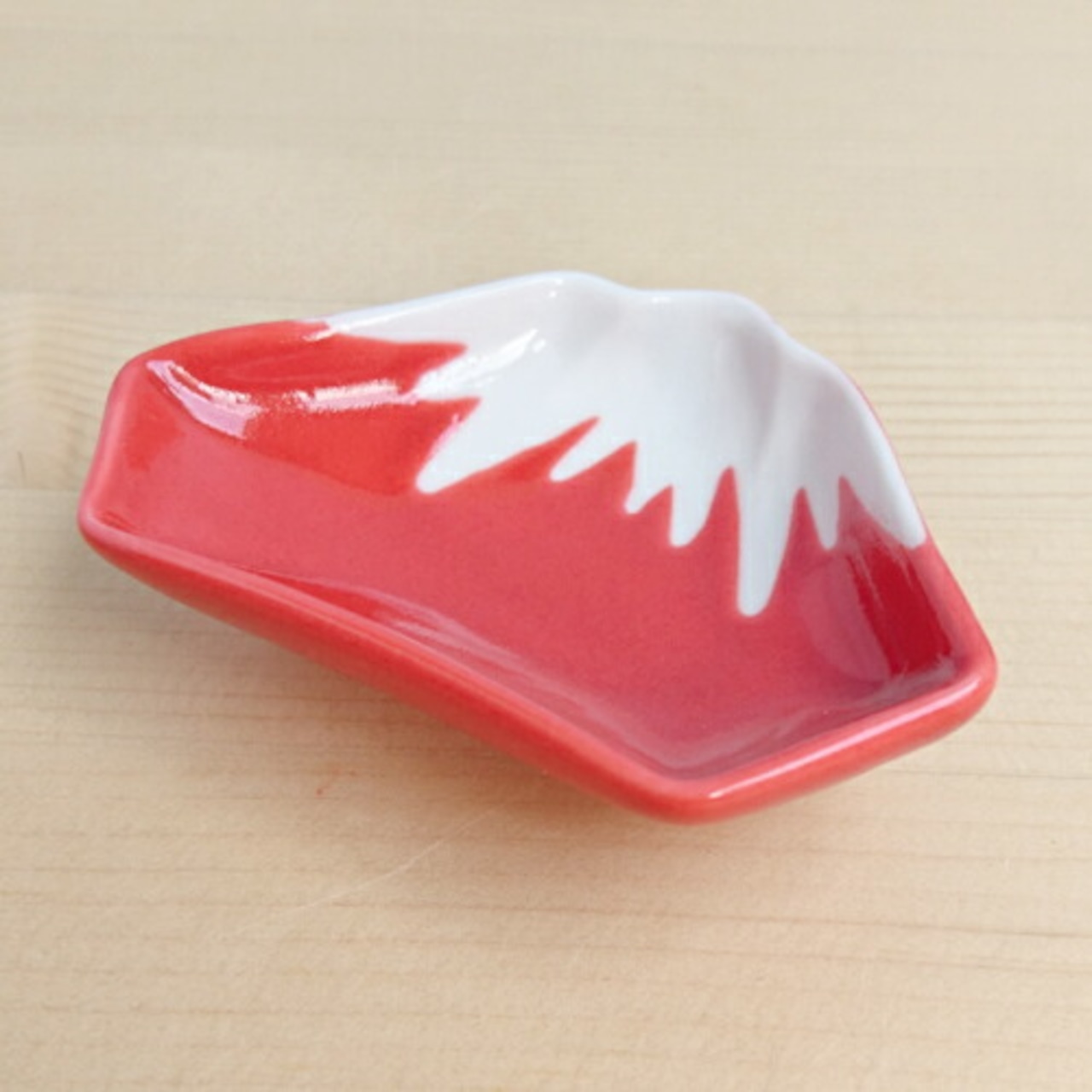 有田焼　豆皿　赤冠幸富士山型 8-045