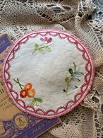 フランス Vintage ヴィンテージ ドイリー 手刺繍 フラワー 花柄  敷物 ハンドメイドパーツ