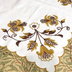 単色フラワーモチーフハンガリー刺繍クロス