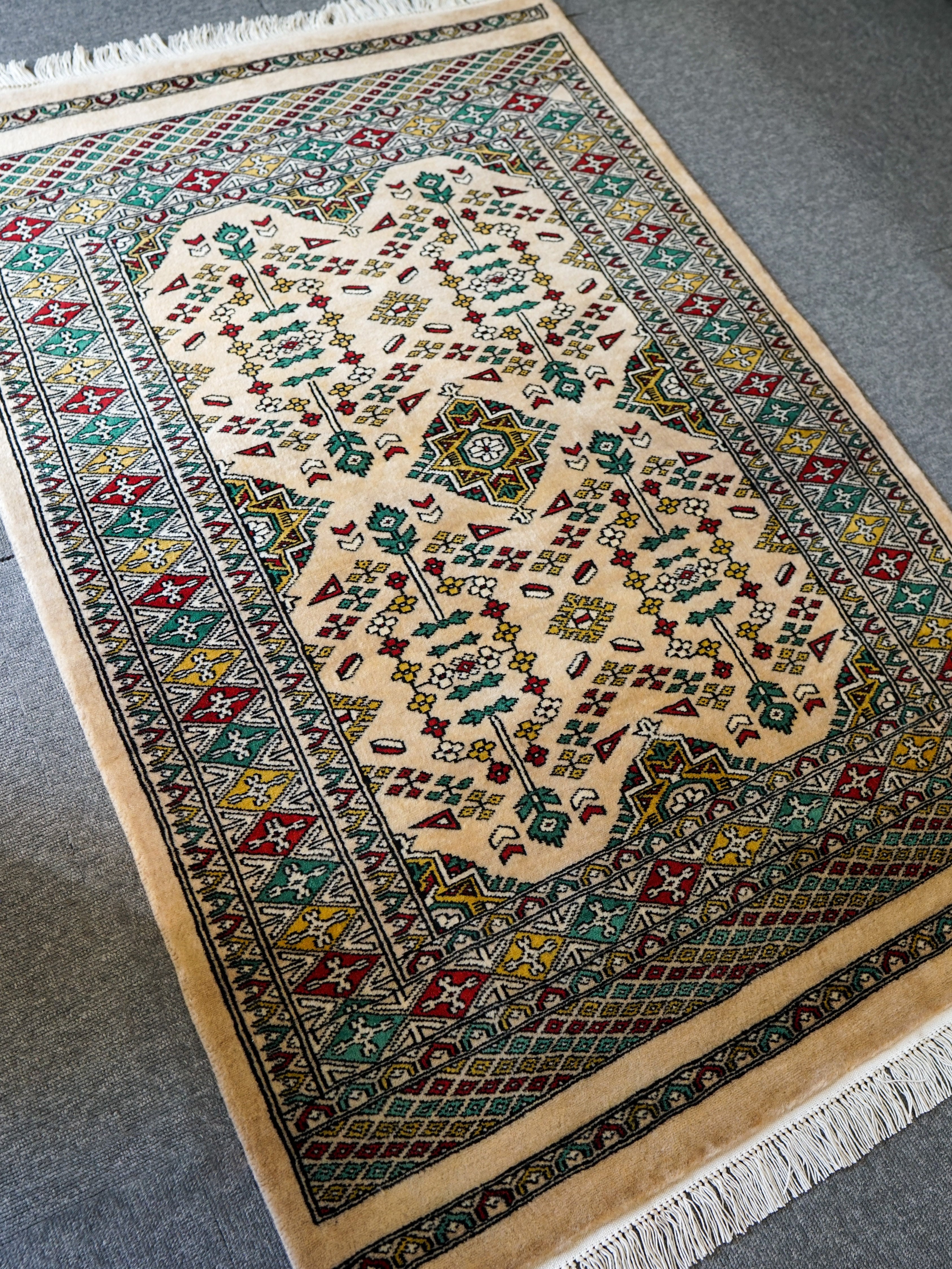 122×78cm 【パキスタン手織り絨毯】 | Decorworks