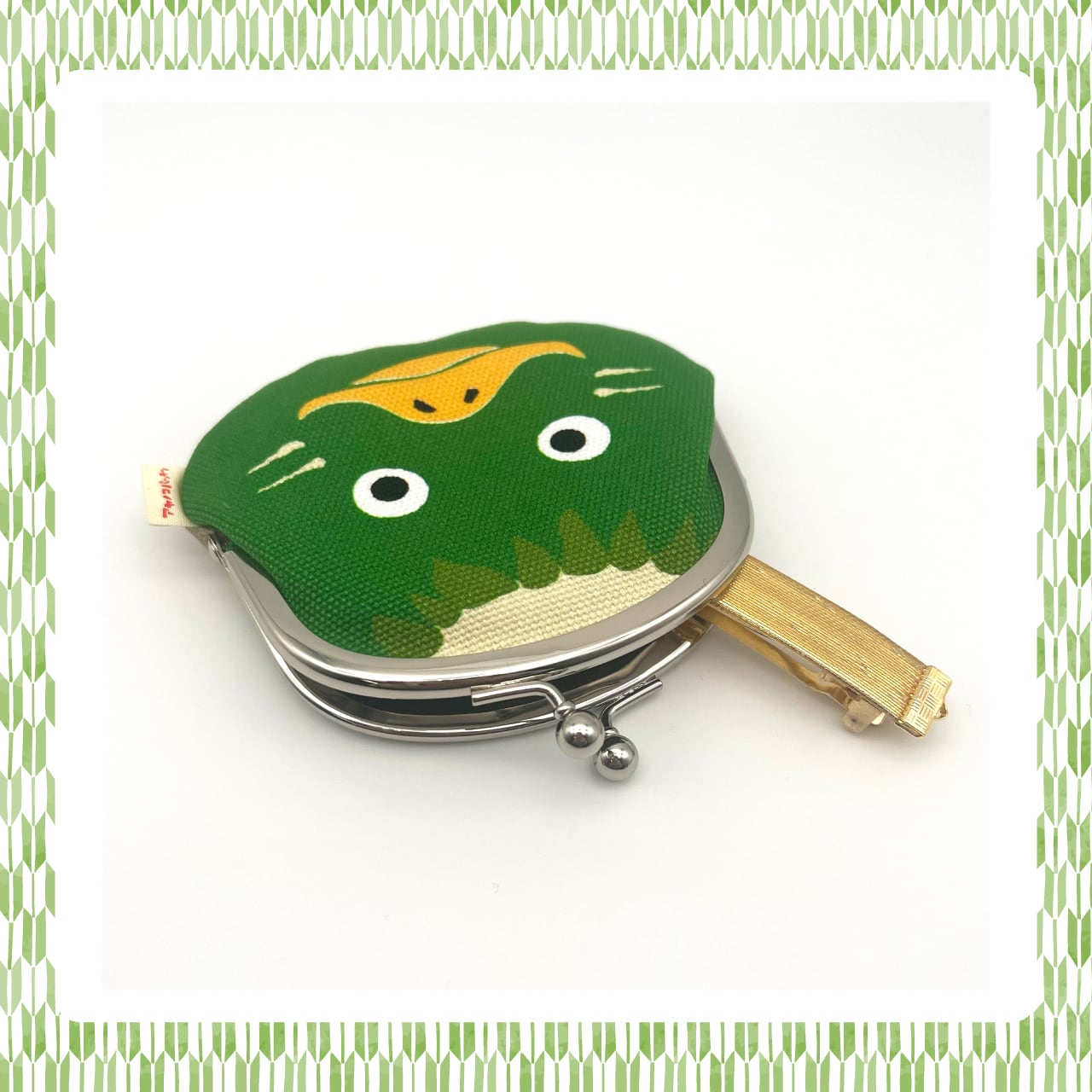 お面シリーズ 和風髪飾りとカッパとたぬきのがま口付き バレッタは高級シルク生地を使用 西陣織 ギフトにおすすめ 京都の伝統工芸を用いたギフト専門店のaturae あつらえ のネットショップです 着物生地のアクセサリーが人気です お面シリーズ 和風髪飾りとカッパとたぬきのがま口付き バレッタは高級シルク生地を使用 西陣織 ギフトにおすすめ 京都の伝統工芸を用いたギフト専門店のaturae あつらえ のネットショップです 着物生地のアクセサリーが人気です