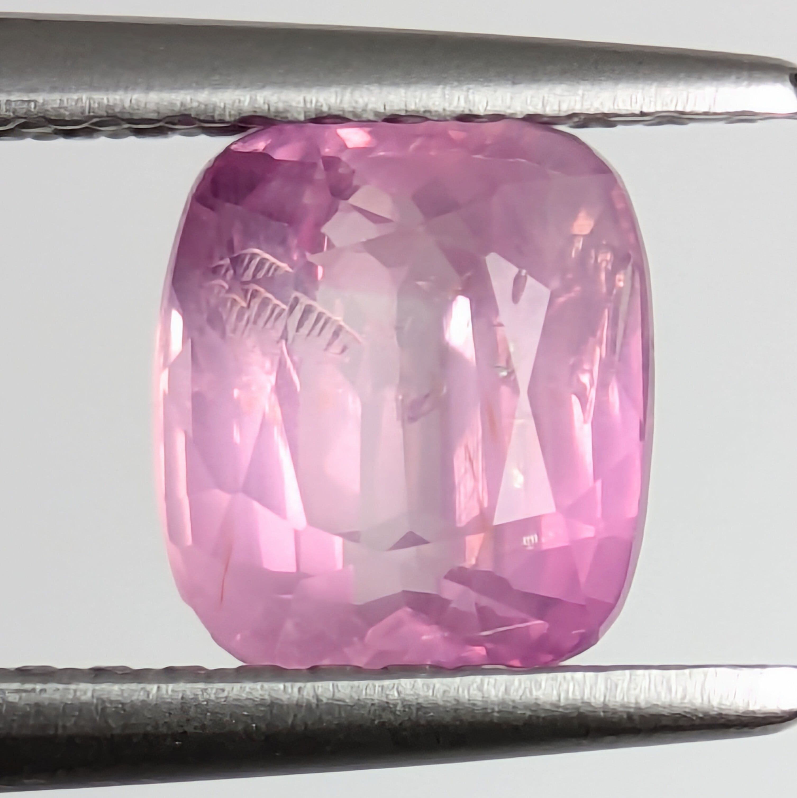 非加熱ピンクサファイア ルース ミャンマー・モゴック産【1.548ct
