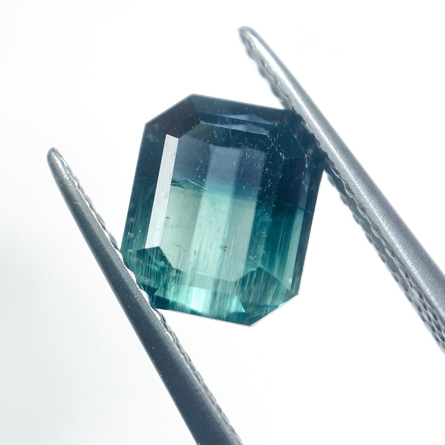 エメラルドとサファイアカラーを楽しめるトルマリン