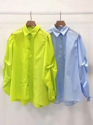 袖タックパール付ブラウス
