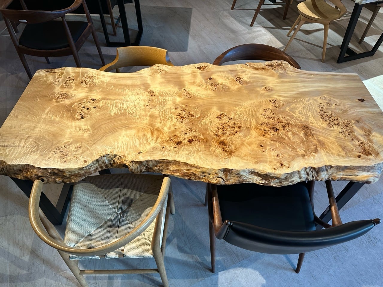 【店舗同時販売中】一枚板　瘤杢座卓　大型 天然木 瘤杢 玉杢 一枚板 座卓 無垢材 ローテーブル 和家具 無垢