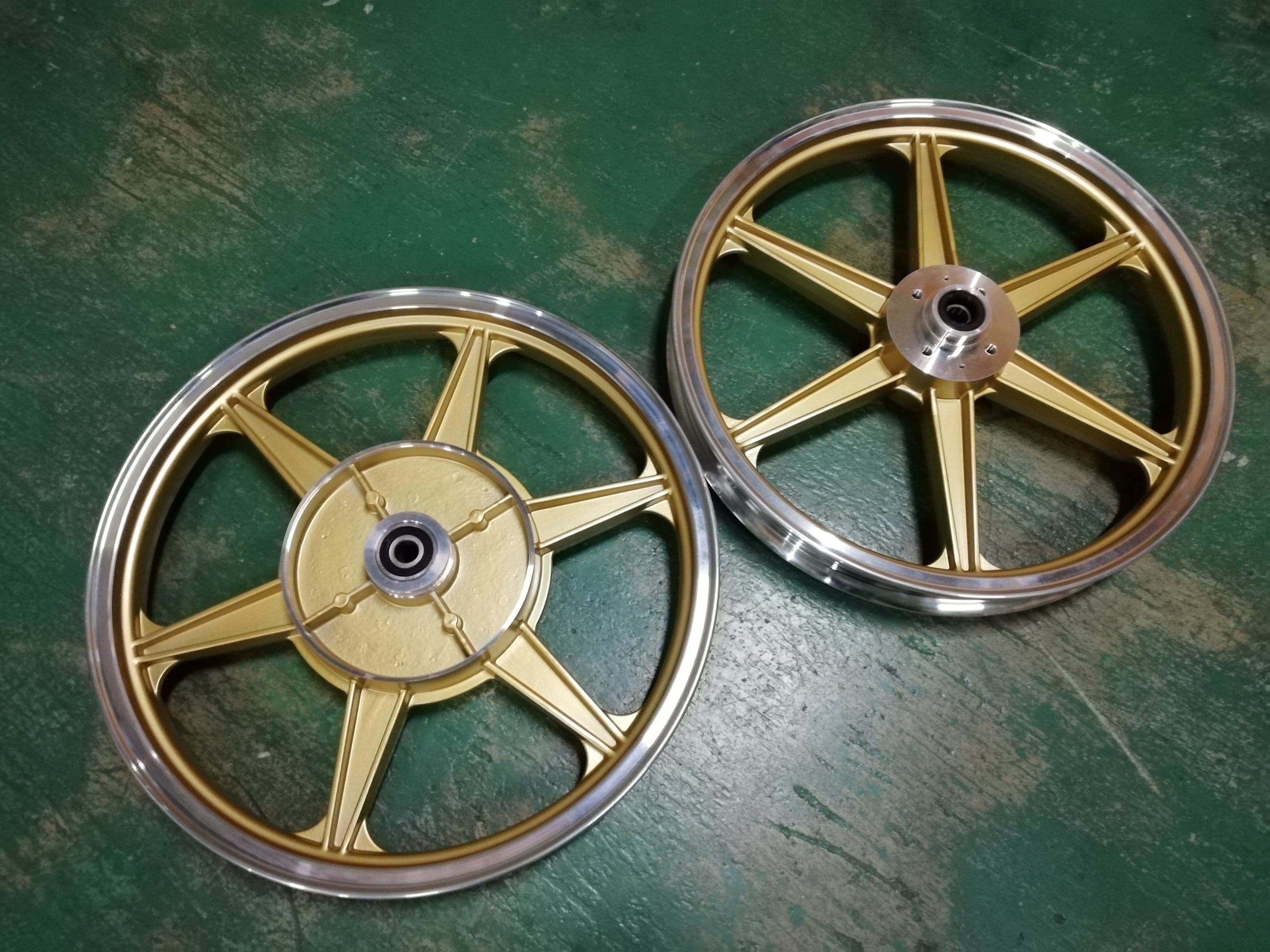 中古 美品 KH400 KH250キャスト ホイール 金/ SS250ハヤシBEETメルバ 