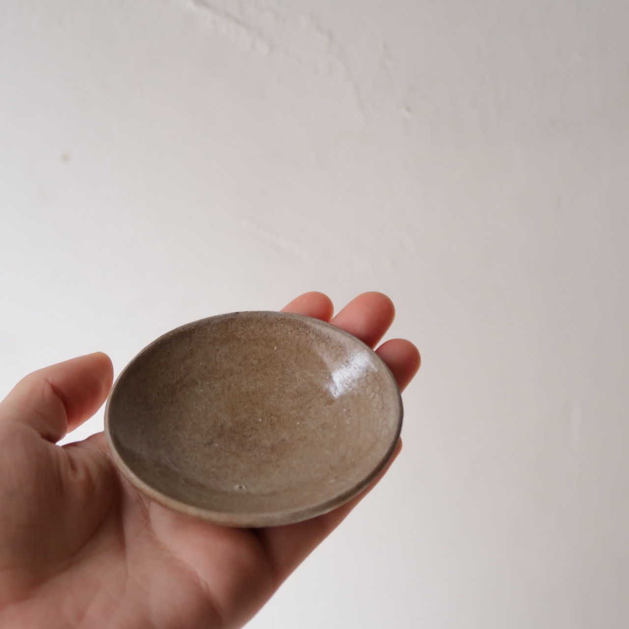 茶色いまんまるの豆皿