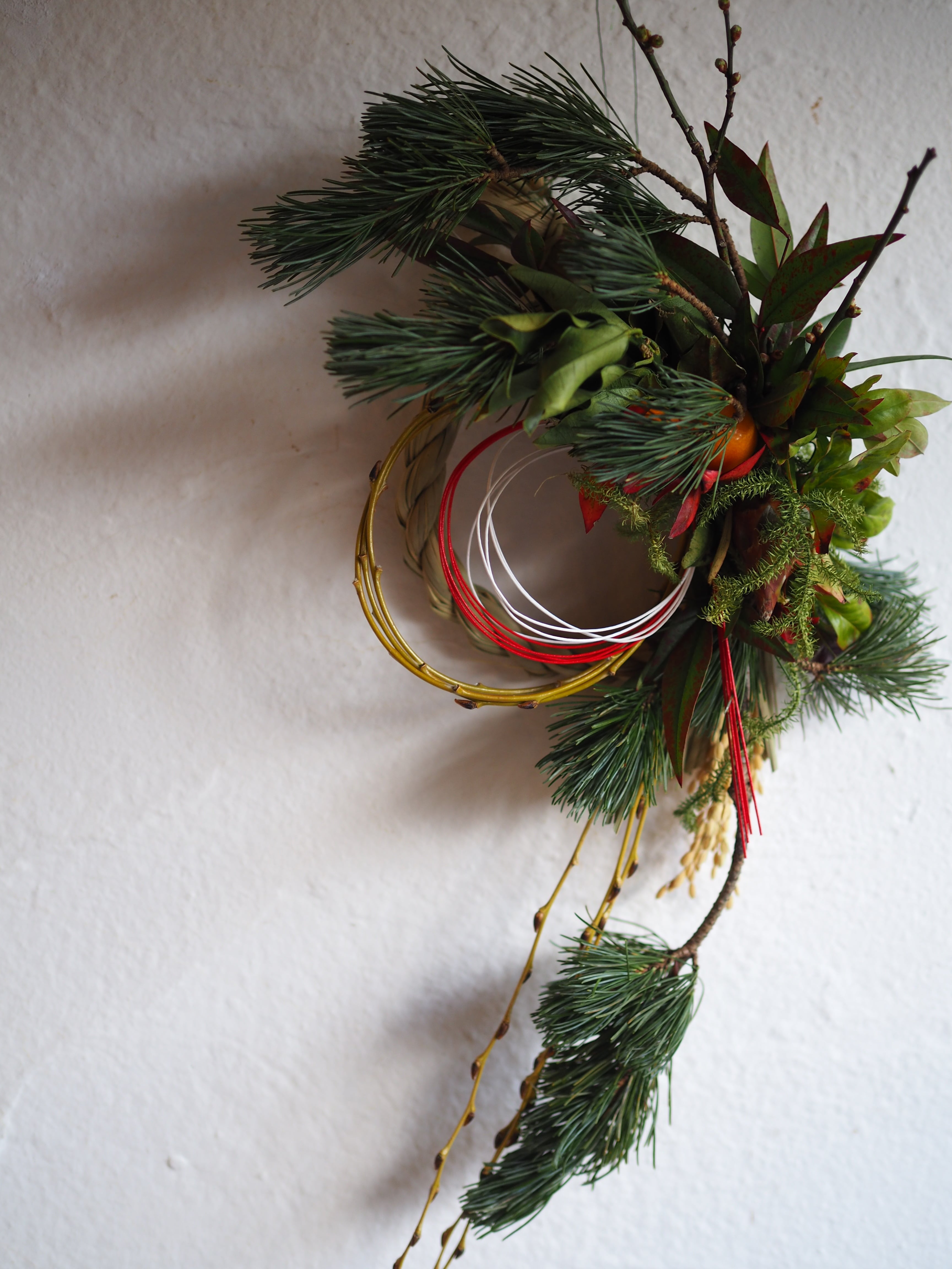 【宅配】おまかせしめ縄リース(縦タイプ) 24〜26いずれか着