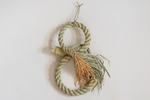 稲藁の注連飾り「三拍子 - さんびょうし -」長野県