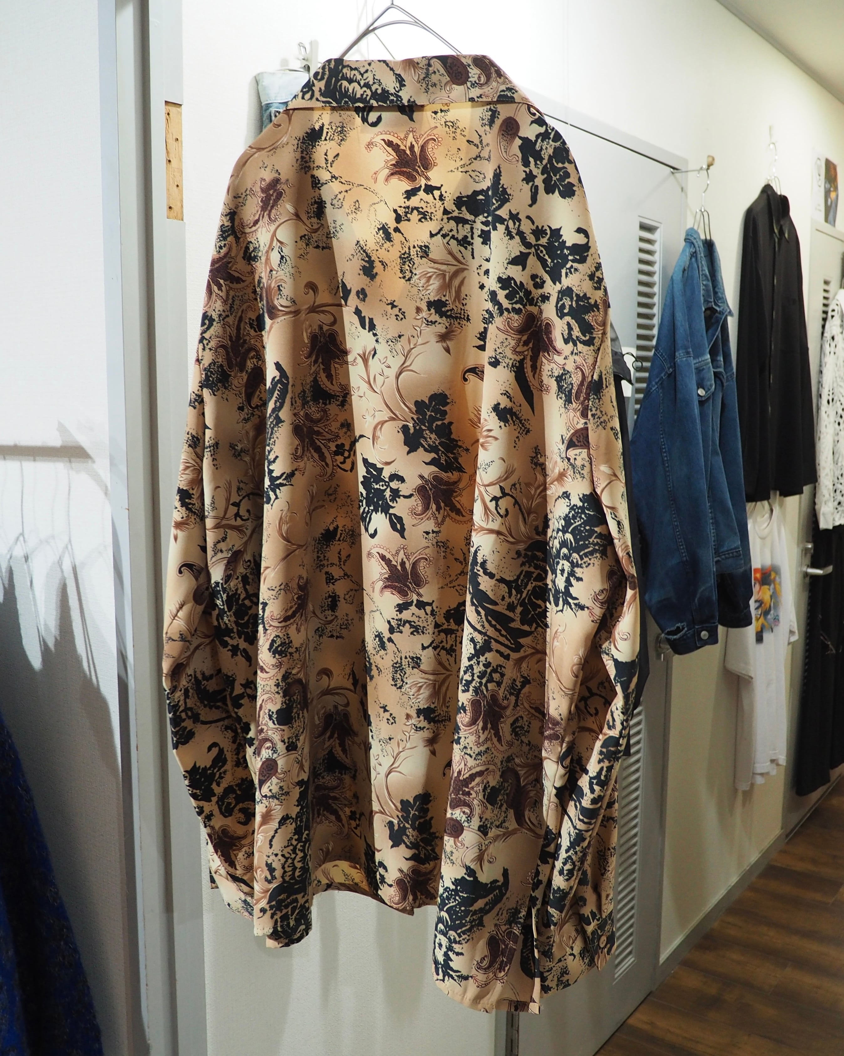 Beautiful Classic Flower All Over Pattern Drape Open Collar Shirt