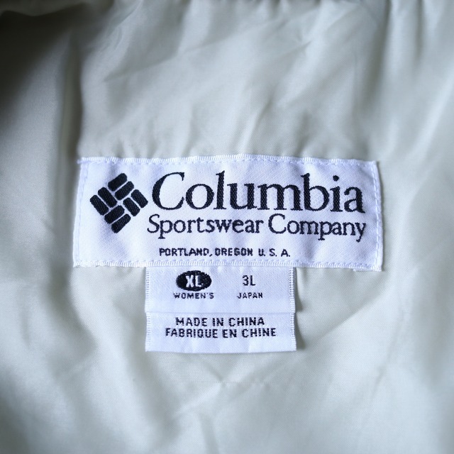 "Columbia" 3-tone future good coloring over silhouette anorak parka