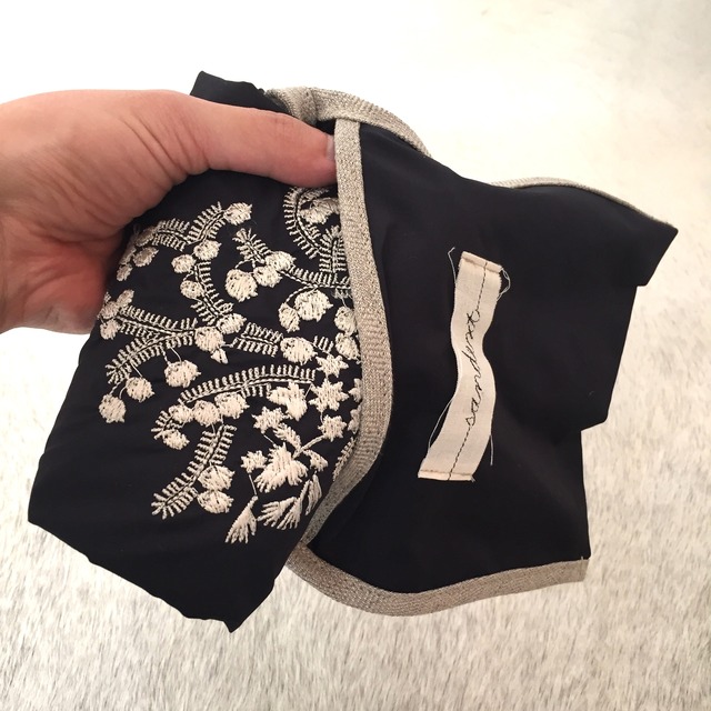 【ポケッタブル】アルペンプランツの花束刺しゅう エコバッグ　黒