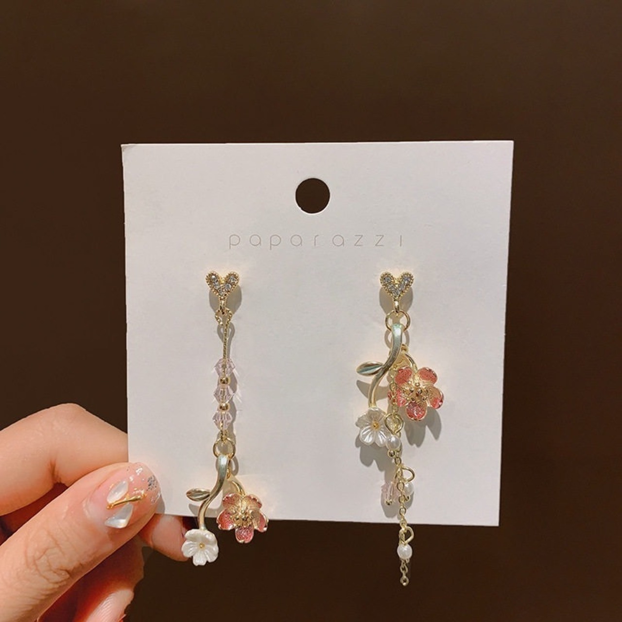 ピアス　ビジュー　ラインストーン　揺れる　アレルギー対応 　アシンメトリー お花　ロングピアス