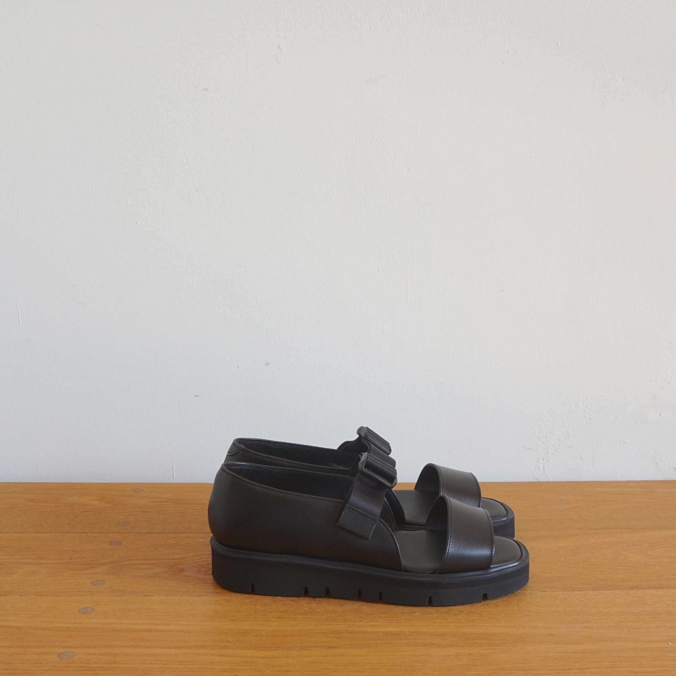 BEAUTIFUL SHOES/ビューティフルシューズ・ONE-STRAP SANDALS | a flat