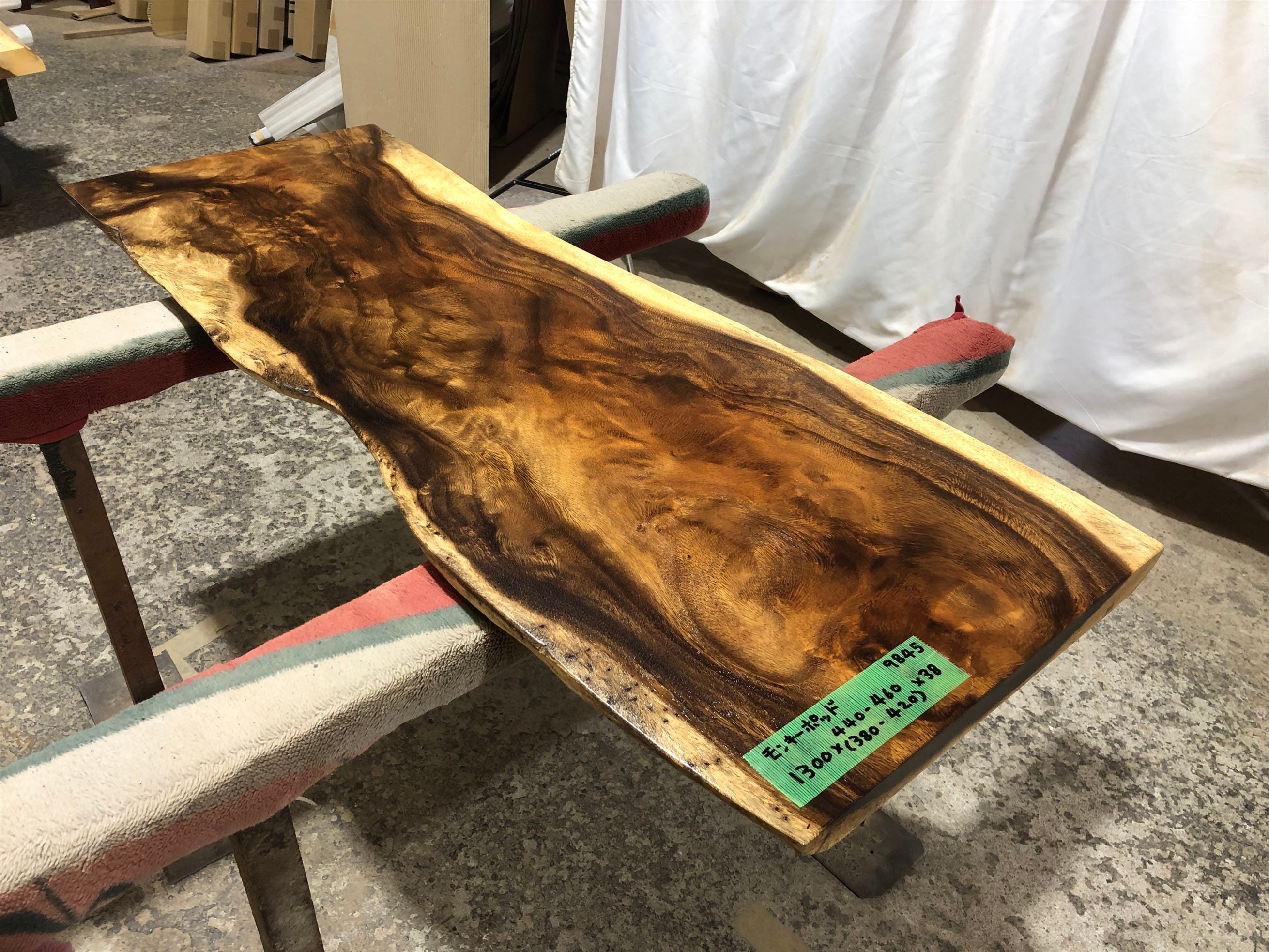 モンキーポッド9845 一枚板無垢 乾燥材 1300x440-460x38mm カウンター センターテーブル ダイニングテーブル