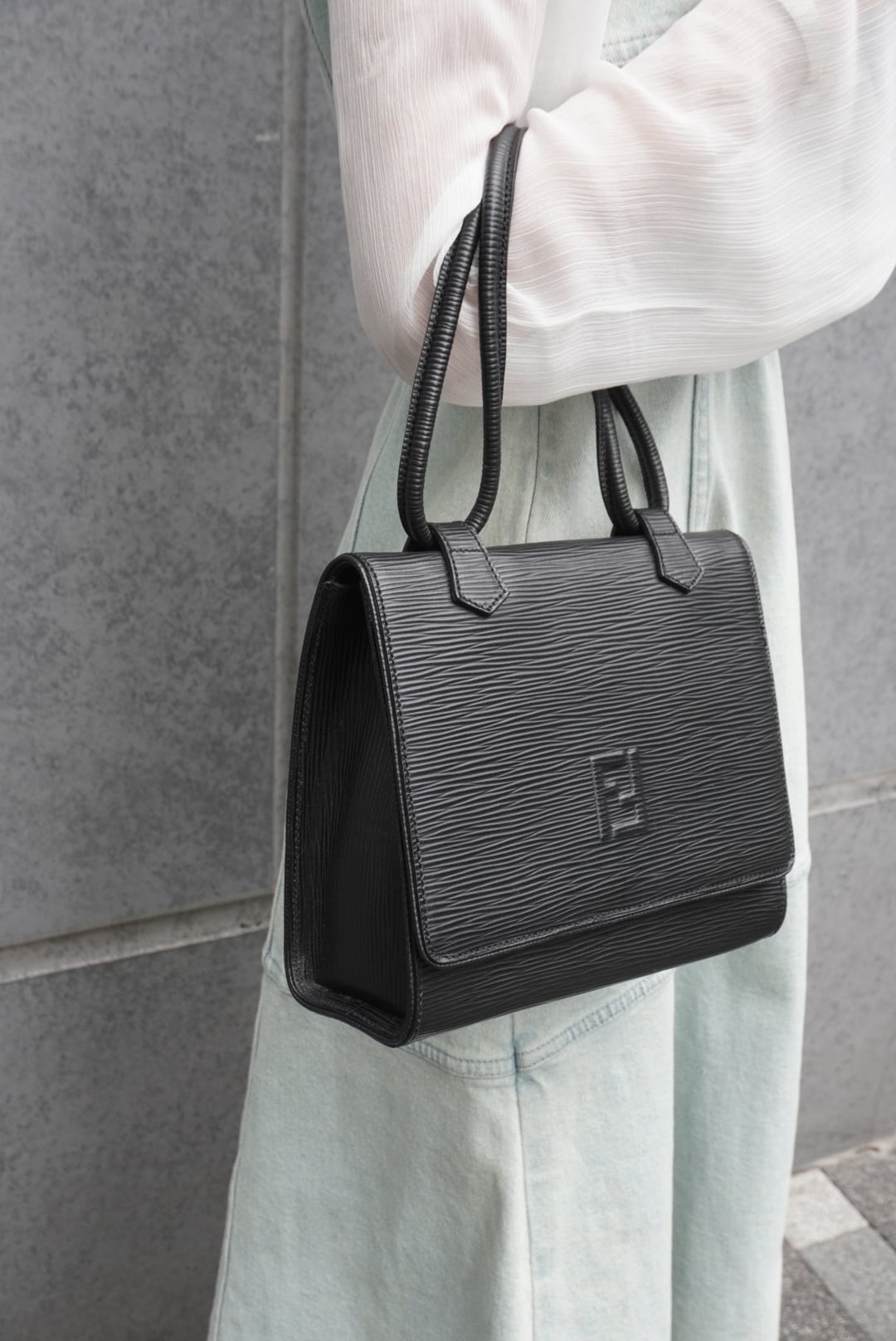 FENDI フェンディ ハンドバッグ ブラック ロゴ レザー 型押し ミニ
