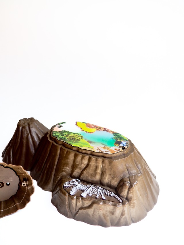 Sound-making volcano lamp toy