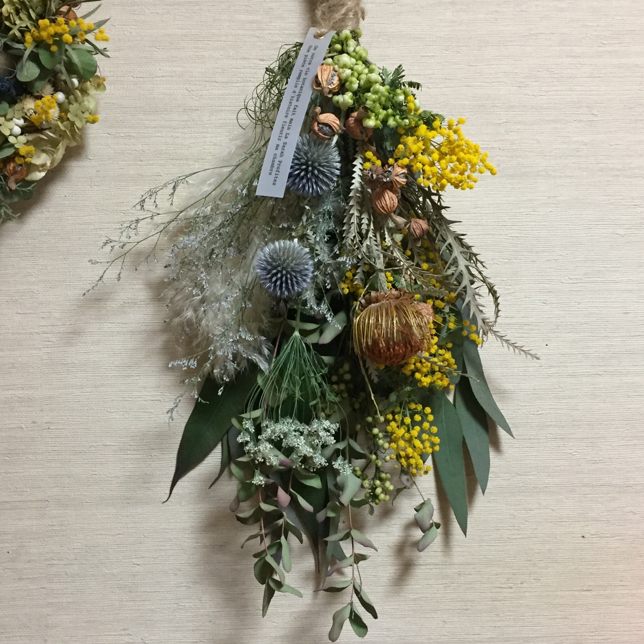 春色 ユーカリtおミモザ、かすみ草、紫陽花 三日月 ハーフリース 春色 ユーカリtおミモザ、かすみ草、紫陽花 三日月 ハーフリース