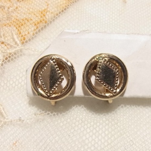 Coro 小ぶりラウンドイヤリング　アクセサリー卸値以下でセール　K1585E