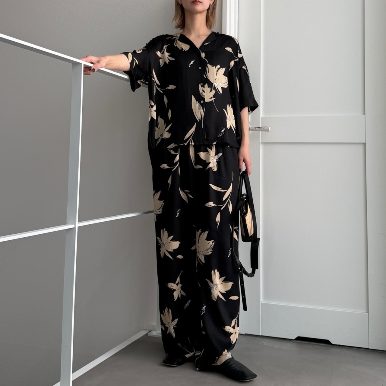 【受注予約:5月下旬入荷予定】柄マットサテンイージーPT/ブラック