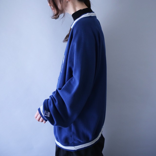 "刺繍" COWBOYS logo design over silhouette sweatshirt