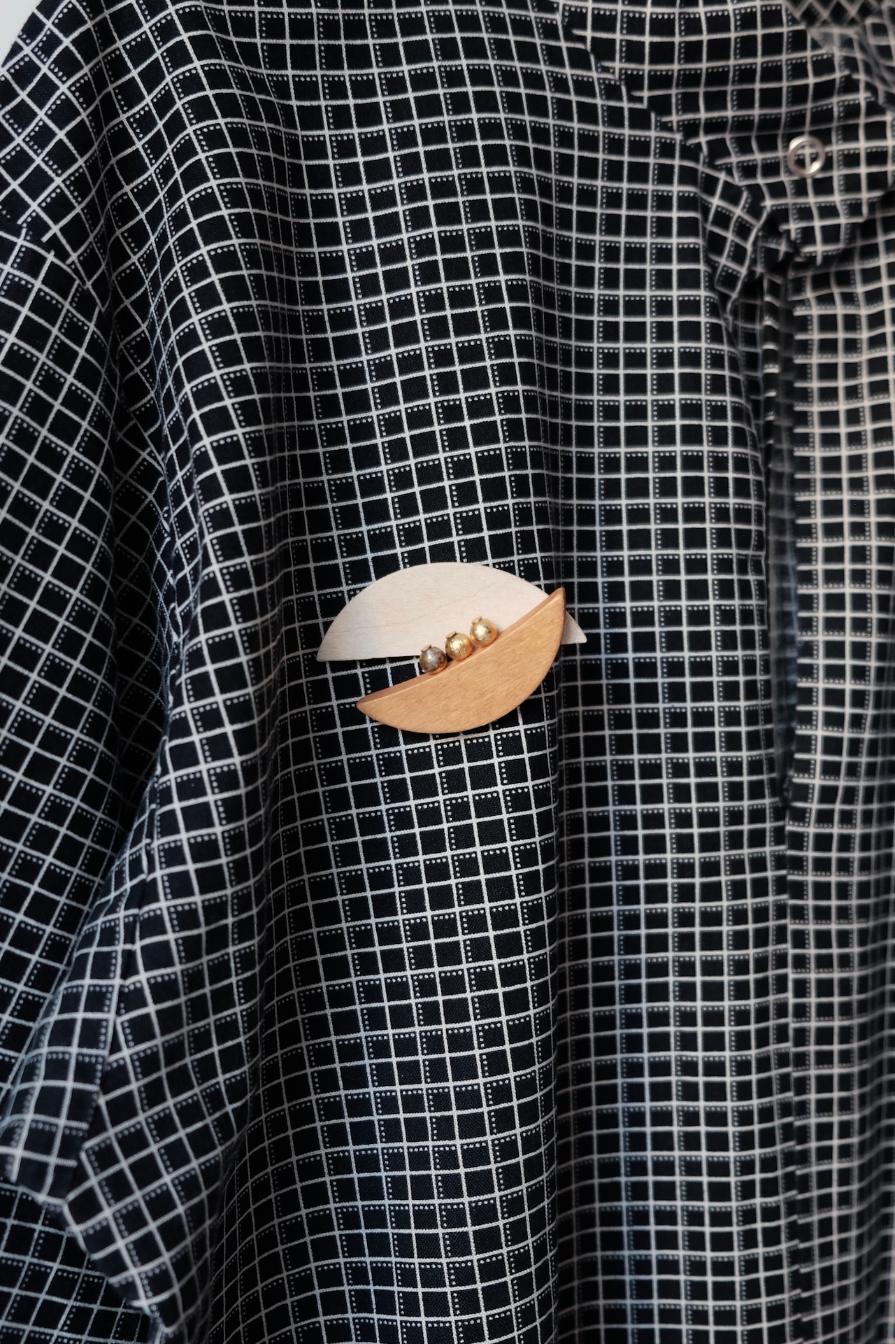 Aarikka double moon brooch - white + beige