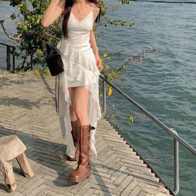 総花柄レース フィッシュテール キャミソールワンピース レディース ワンピース サマーワンピ キャミワンピ ミニ 膝上 袖なし ノースリーブ Vネック 襟なし アシンメトリー 切り替え ドレープ フィッシュテール フェミニン レース フリル 透け感 シースルー シアー かわいい 大人可愛い シンプル カジュアル 上品 おしゃれ ガーリー 花柄 フラワー 総柄 春 夏 秋 ママ 通勤 学生 学校 通学 デート お出かけ 公園 女子会 休日 体型カバー 美脚 脚長 普段使い 着回し S M L 白 ホワイト