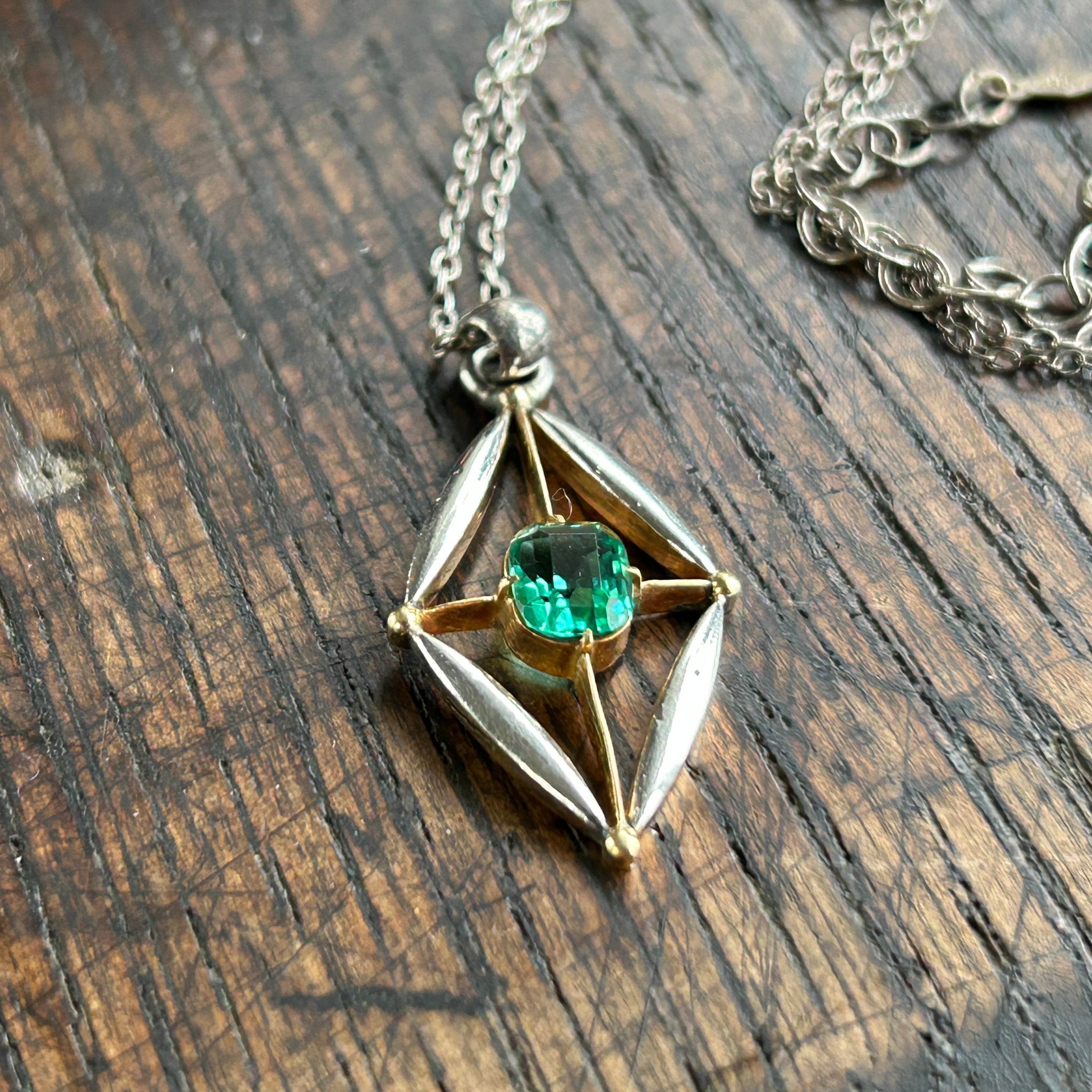 アンティーク　18金　短鎖飾りを使ったペンダントtop