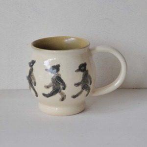 長﨑絢 マグカップ 熊歩く（25-022）