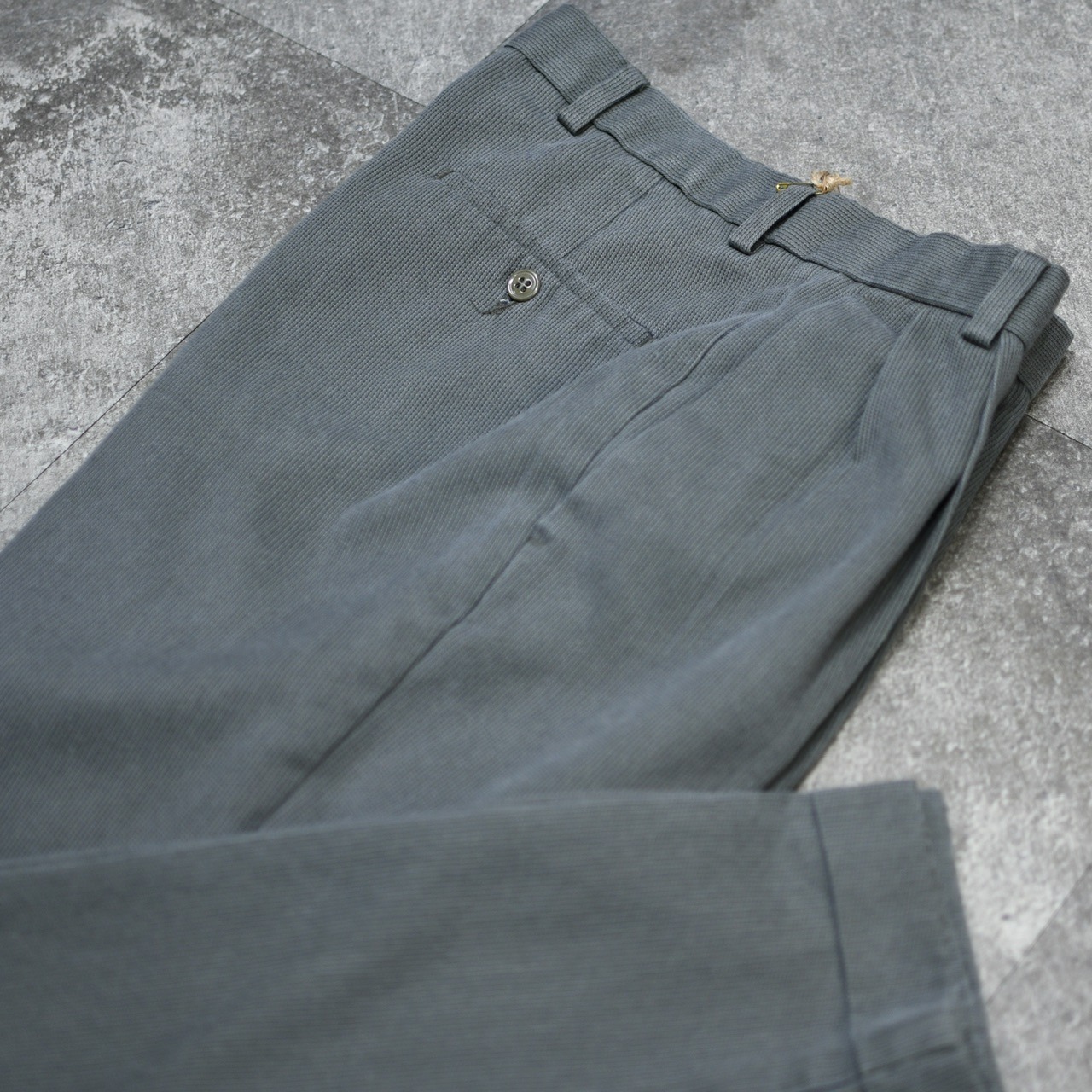 Dockers record 2 tuck cotton slacks