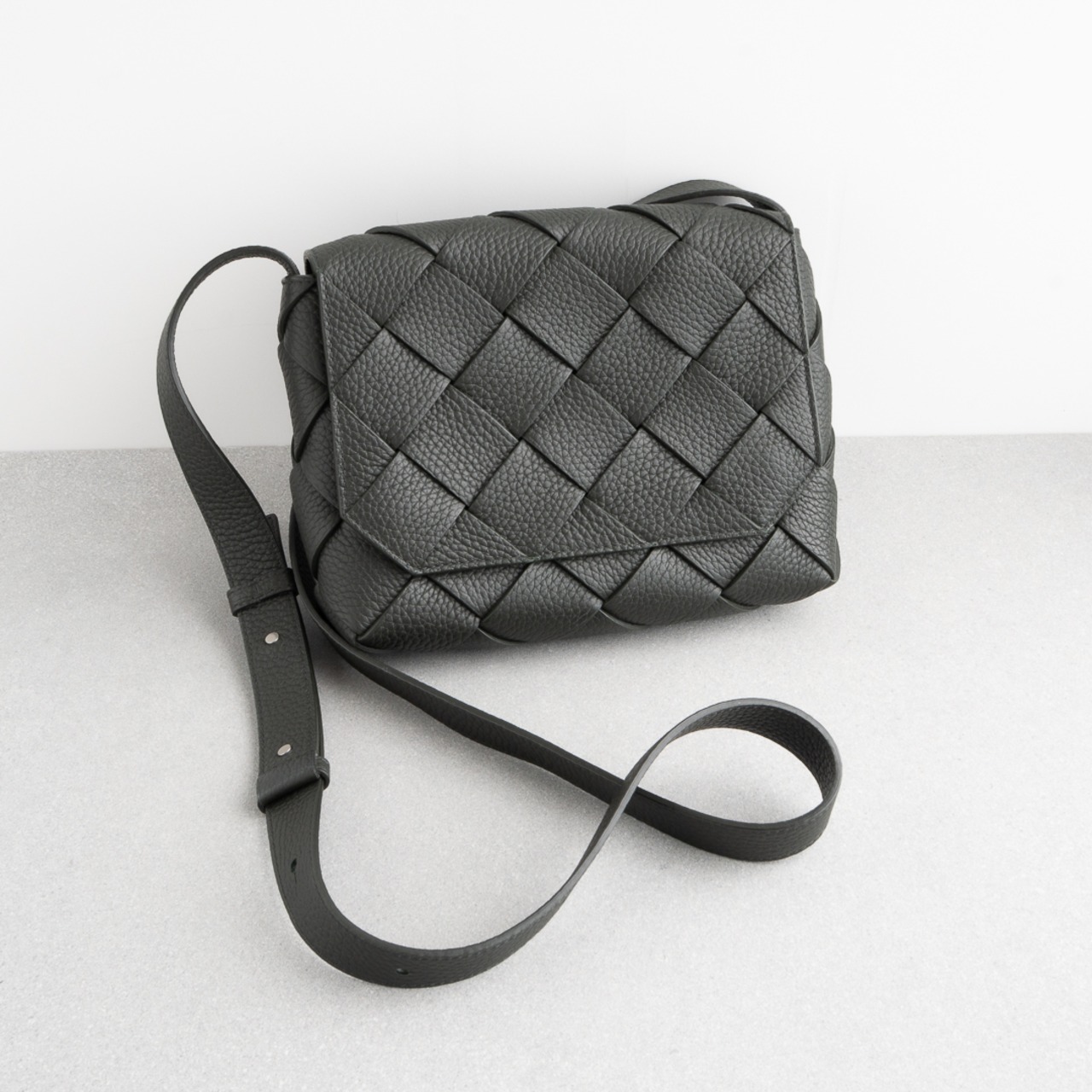 ボッテガヴェネタ ディアゴ スモール ショルダーバッグ カーキ グリーン レザー