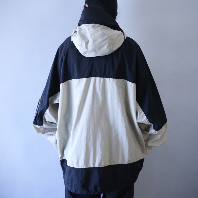 "Columbia" bi-color  good coloring over silhouette anorak parka