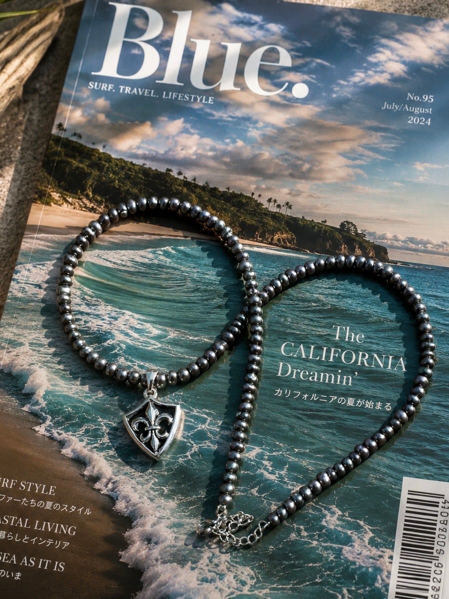 ★Onyx fleur-de-lis necklace