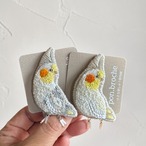ポンブロッシュ　手刺繍ブローチ　オカメインコ