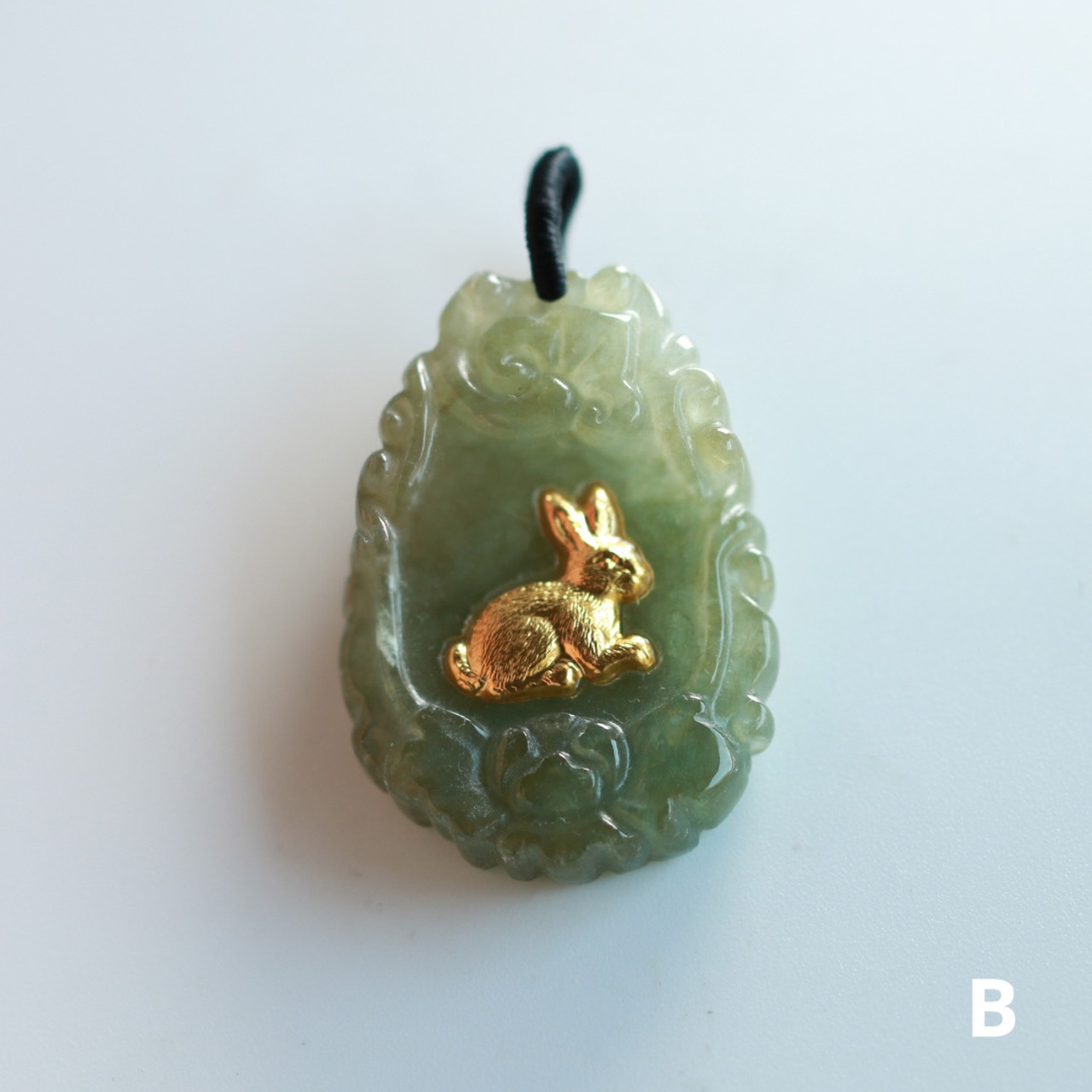 個性的なグリーンと24金のうさぎが高級感あり Rabbit K24G (S)翡翠ペンダントトップ A貨翡翠 jd_pt1198