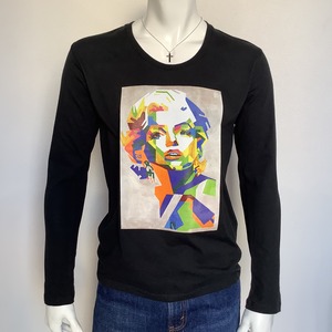 Vivid woman ( 鮮やかな女性 ) Uネック ロングTシャツ ブラック