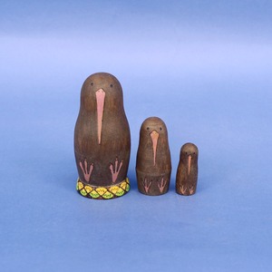 《 川端薫 》キーウィ　マトリョーシカ　3個型