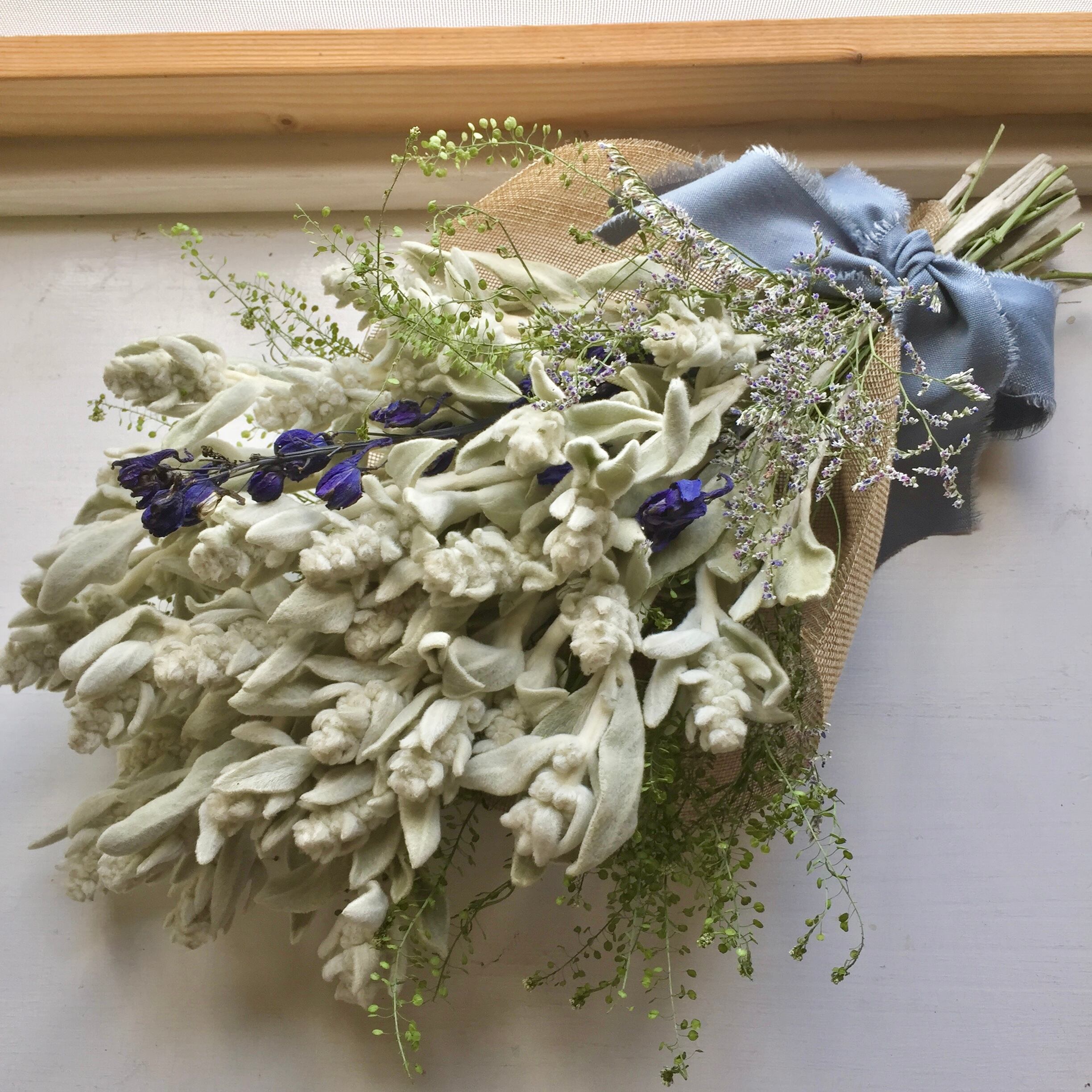 ラムズイヤーのスワッグブーケ エンジェル リース工房