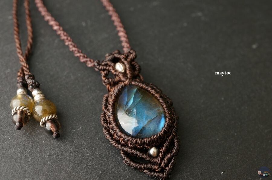 ラブラドライトのマクラメネックレス ~ 古代遺跡 ~<自分探しのお守りに>
